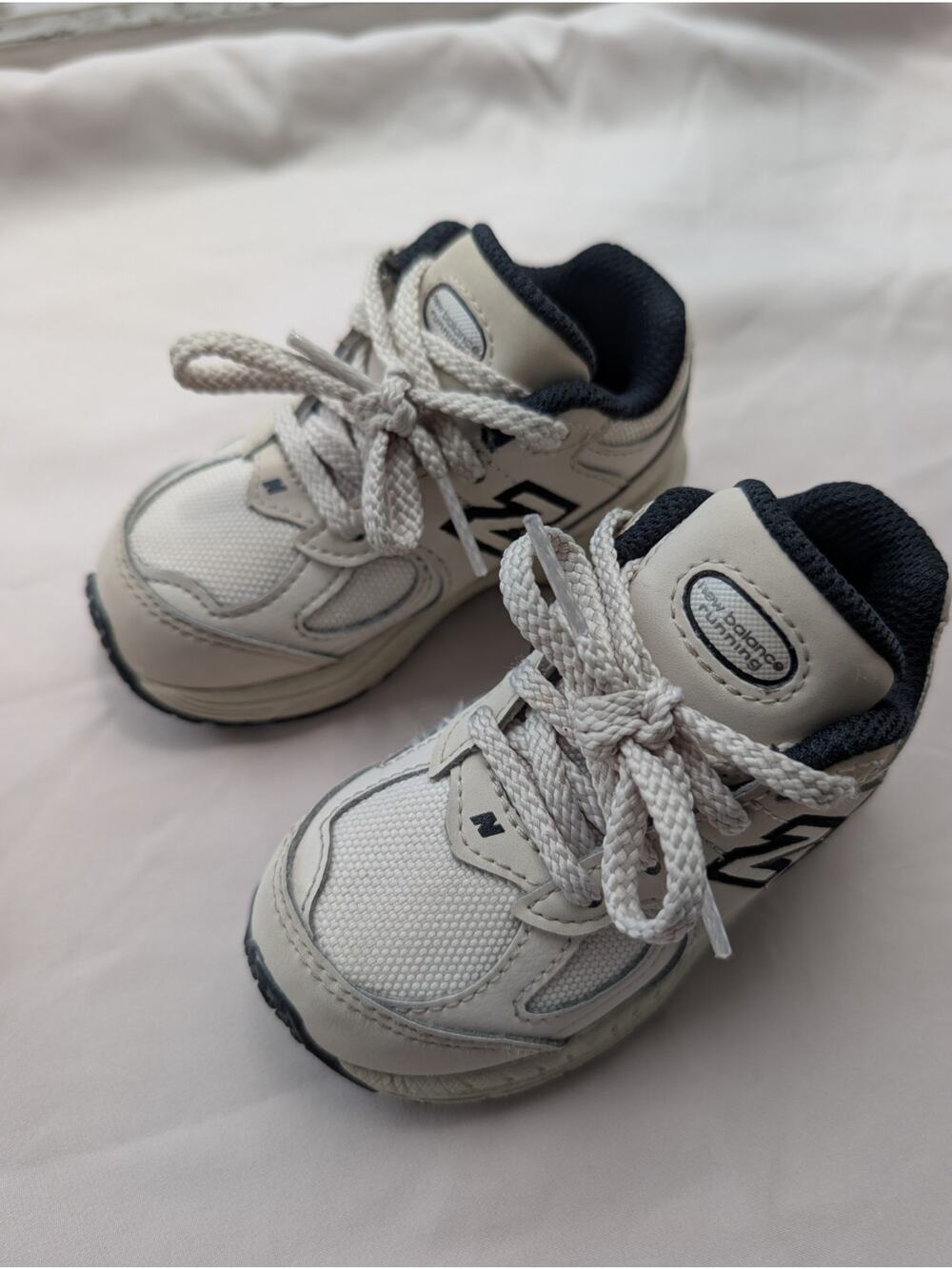New Balance Toddler 2002 Lace-up Sneakers in Timberwolf/Black colorway Size 5